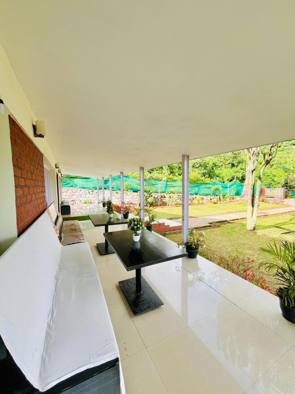 Nilgiris Inn โกตากิริ ภายนอก รูปภาพ