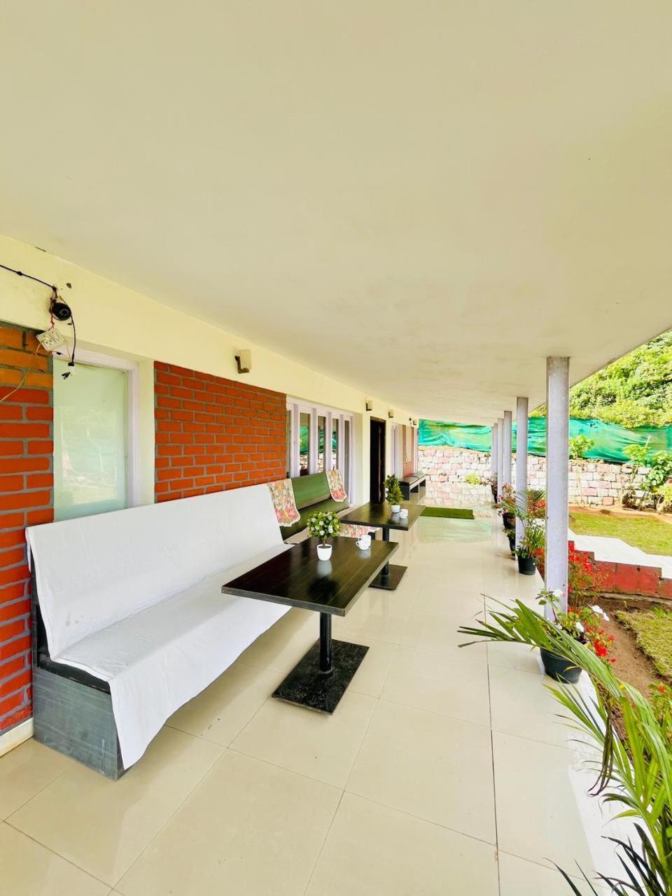 Nilgiris Inn โกตากิริ ภายนอก รูปภาพ
