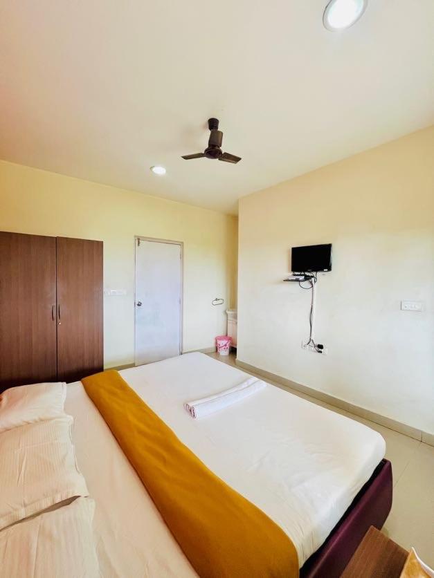 Nilgiris Inn โกตากิริ ภายนอก รูปภาพ